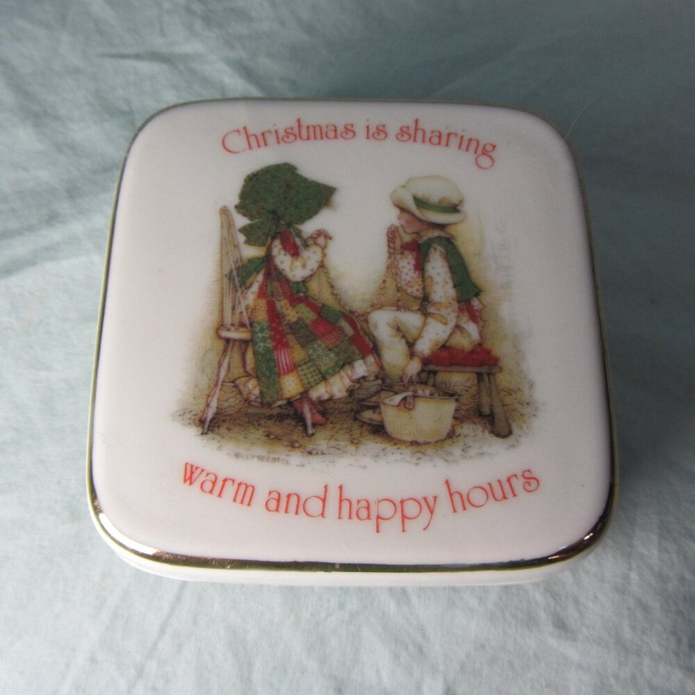 vintage 1979 Holly Hobby trinket box with lid Christmas is for Sharing (w1349)